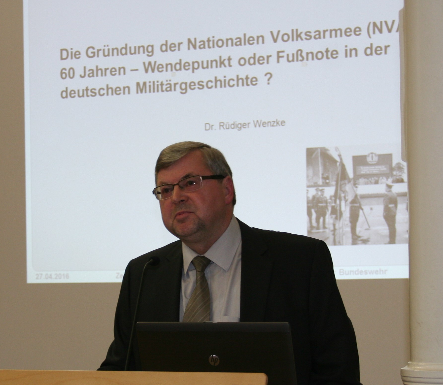 Keine Fußnote der Geschichte: Rüdiger Wenzke beim Workshop zur Gründung der NVA