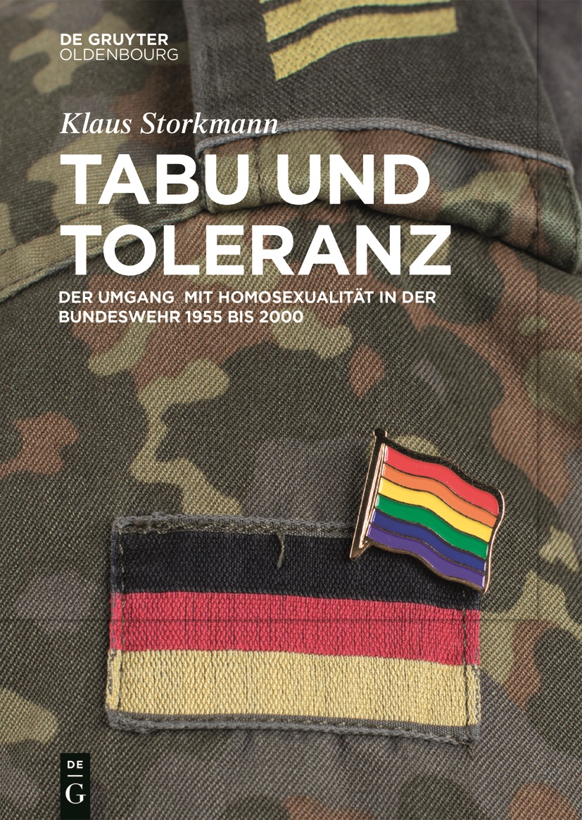 Das Buchcover der Studie zeigt den Feldanzug eines Soldaten mit Deutschlandfahne und Regenbogenflagge