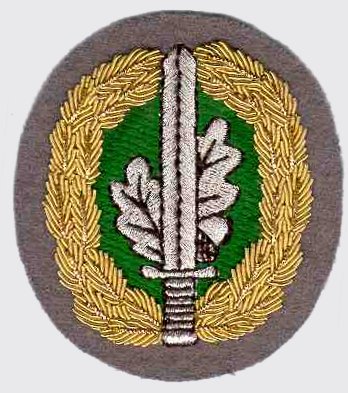 Abzeichen des KSK mit Schwert und Eichenlaub