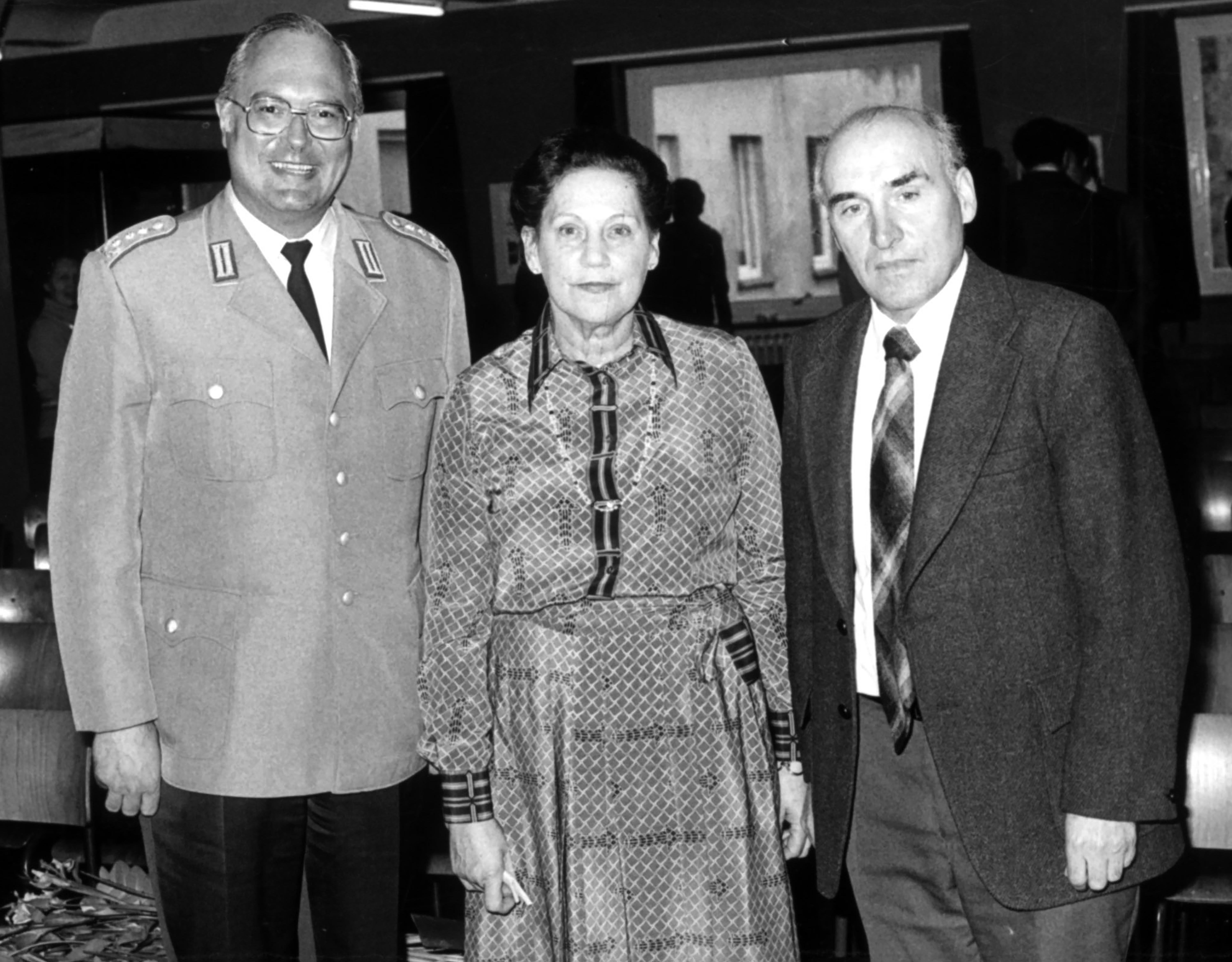 Eine Frau und zwei Mäner aus der Führungsriege des Militärgeschichtlichen Forschungsamtes im Jahr 1977