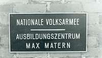 Kasernenschild der Unteroffizierschule III "Max Matern" in Eggesin-Karpin, gegründet 1974, ab 1986 Ausbildungszentrum 20 der NVA