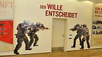 Wand mit roter Aufschrift der Wille entscheidet