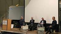 Podiumsdiskussion mit Generalmajor Lutz Kohlhaus, Prof. Dr. Carlo Masala, Thomas Wiegold und MdB Johannes Arlt