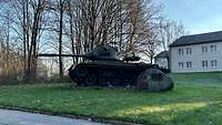 Kampfpanzer M47 G auf einer Wiese.