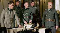 Szene aus "Operation Walküre", zu sehen unter anderem Tom Cruise als Stauffenberg und Christian Berkel als Mertz von Quirnheim
