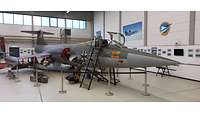 Starfighter in einer Halle