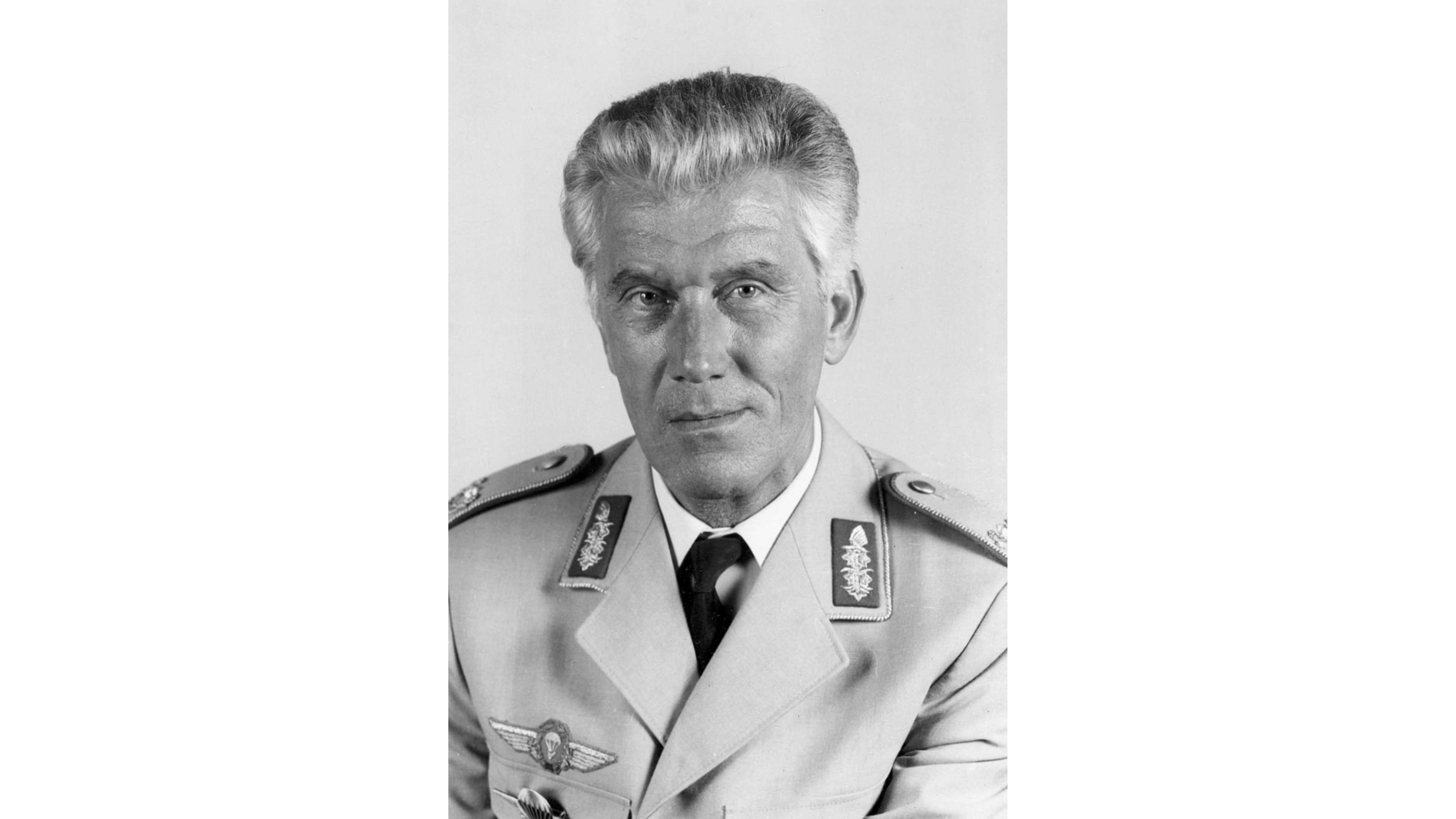 Brigadegeneral a.D. Dr. Günter Roth: Fallschirmjäger, Militärhistoriker ...