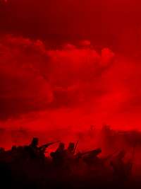 Landschaft mit Wolken, Soldaten mit Gewhren in ihren Umrissen erkennbar. Rot eingefärbt.