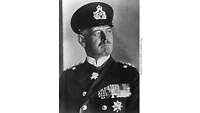 Portrait von Franz Hipper in Uniform, der seitlich ernst aus dem Bild schaut.